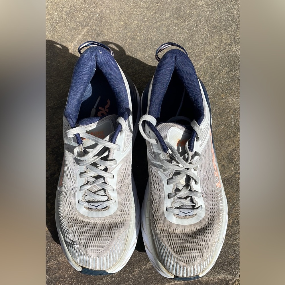 Womens hoka bondi 7 size 9.5